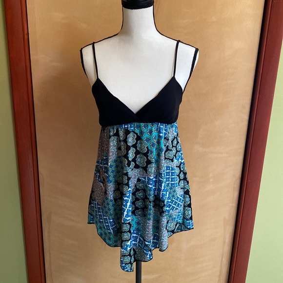 Sold as a set. Womens tops. Not sure of the sizes, but can get any measurements. - Picture 6 of 15